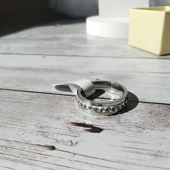 NIB Size 6 Stainless Steel CZ Lined Ring - Picture 5 of 6